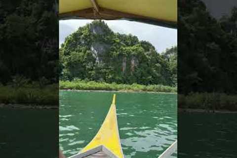 Island hopping boat tour in Caluayan