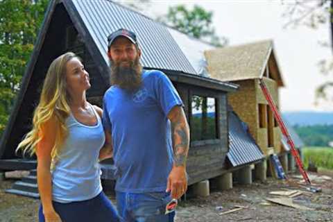 TIMELAPSE- Couple Builds House in 20 Minutes