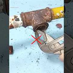 Really practical plumbing tips and hacks . DIY broken pipes  thread extractor #shorts #diy #plumbing
