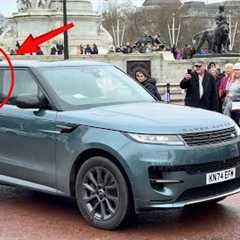 Unexpected Range Rover Enters Buckingham Palace - Cameras Out!
