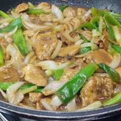 TENDER, JUICY AND TASTY CHICKEN AND ONION STIR FRY! SIMPLE AND EASY RECIPE!