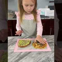 Avocado Breakfast Sandwich you will LOVE. 💕 #avocadosandwich #breakfastideas #kidfriendly #protein