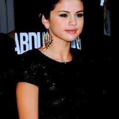 Selena Gomez at the Grauman's Chinese Theatre in LA, September 15, 2011🖤😻 #selenagomez #paparazzi