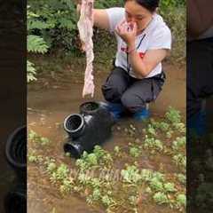 How big fish did the girl catch? #fish #forest #fishing #skills #survival