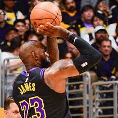 LeBron James is BACK! Scores His First Points of the Season 🔥