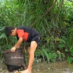 Boy Builds Primitive Wooden House in the Forest | Handmade Fish Traps & Survival Skills