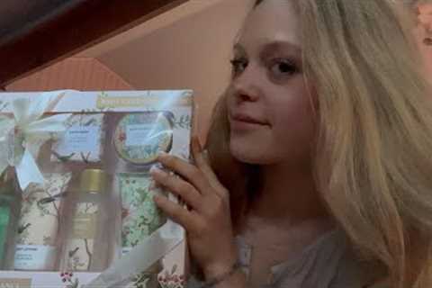ASMR Unboxing Aesthetic Beauty products *tapping, scratching, soft spoken*