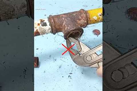 Really practical plumbing tips and hacks . DIY broken pipes  thread extractor #shorts #diy #plumbing