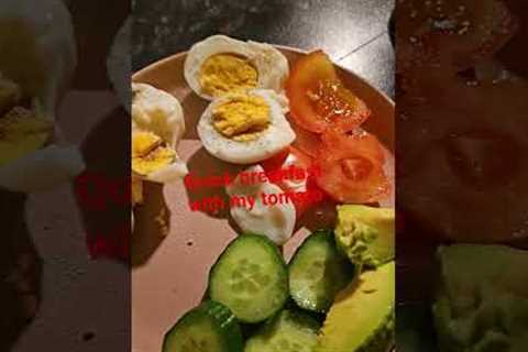 Check out my quick healthy breakfast #brealfast #shorts #tomato #eggs