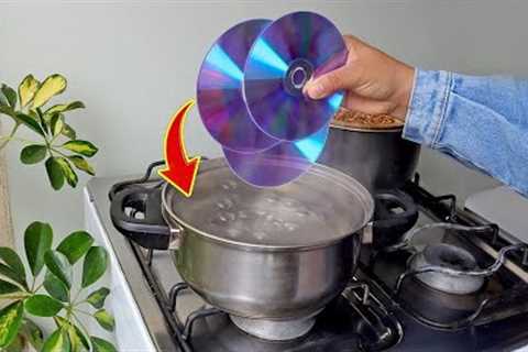 Not everyone knows this secret! Boil CD disc and see what most people don't even imagine happens!