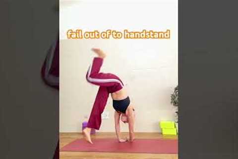 fail out of to handstand #anhthaoyoga #yoga #funny #funnyvideo #handstandworkout #fail