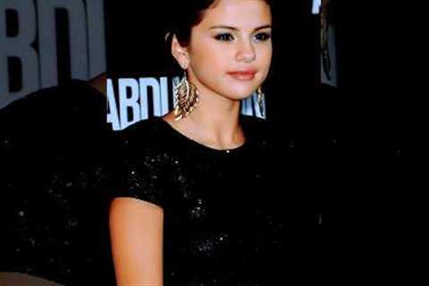 Selena Gomez at the Grauman's Chinese Theatre in LA, September 15, 2011🖤😻 #selenagomez #paparazzi