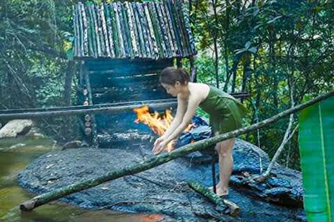 wild survival and foraging skills - Build a wooden hut on a large cliff | Yang