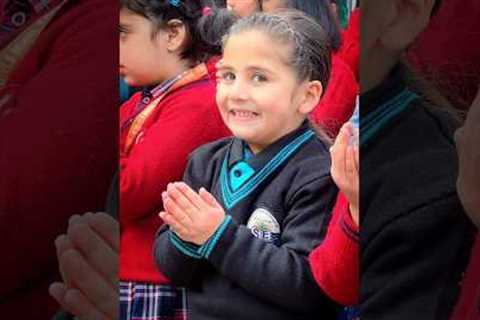 Viral School Girl On Social Media | #trending #viral #School #dua #nowgam #Srinagar
