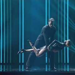 'Air Walk' Goes Viral, Robert Irwin Wins 'Dancing With The Stars'