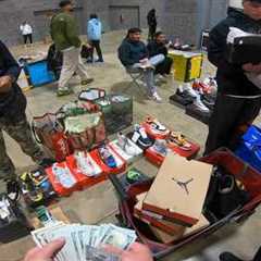 SPENDING $10K AT SNEAKERCON WASHINGTON DC! FOUND A RARE AIR JORDAN PE FOR AN UNBEATABLE PRICE! DAY 1