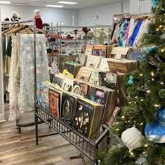 GOODWILL CHRISTMAS DECORATIONS HOME DECOR KITCHENWARE SHOP WITH ME SHOPPING STORE WALK THROUGH