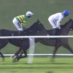 Proper horse Regent's Stroll off the mark over fences | Racing TV