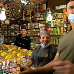 White Guy Suddenly Busts Out Arabic in Market, Shocks Locals