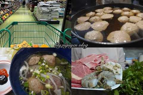 Grocery shopping in Canada, winter comfort foods on cold nights. Having Pho and hot pot at home.