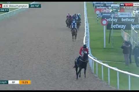 Extraordinary horse race at Wolves!