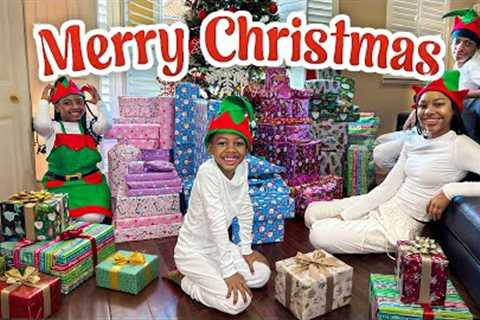 CHRISTMAS MORNING OPENING PRESENTS 2025 🎁