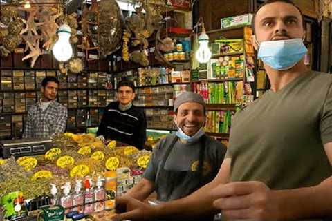 White Guy Suddenly Busts Out Arabic in Market, Shocks Locals