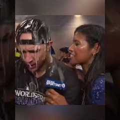 A heartwarming moment between athletes and journalists #kindness #athlete #fyp #foryoupage