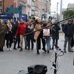 One minute into singing Perfect by Ed Sheeran and the crowd does something amazing! *Jacob Koopman*