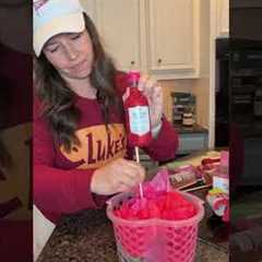 DIY Valentine’s Day gift for girlfriend mom sister friend #diyvalentines wine gift basket ideas