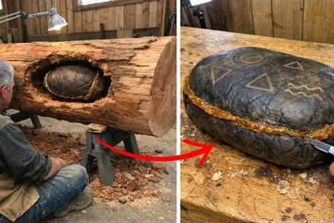 [Full Story] Wood Sculptor Found Leather Pouch in Log, Opened It and Began to Cry!