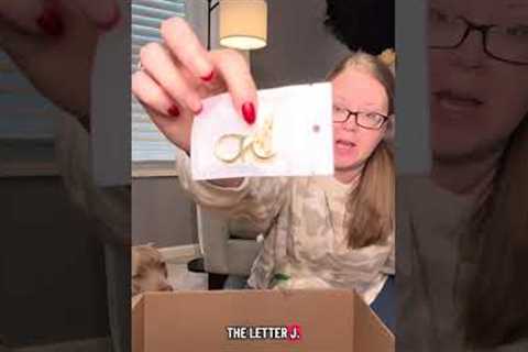 1/1 Happy New Year!! This is Amazon Mystery Box 10 from my pallet