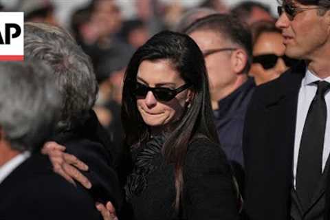 Anne Hathaway and other stars attend Valentino Garavani's funeral service