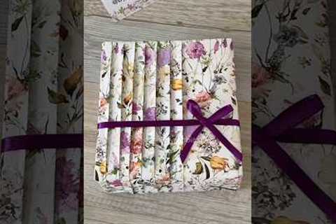 How to wrap a gift. Gift wrapping with pleats #how #diy #gift #giftwrapping #giftideas #byrubbia