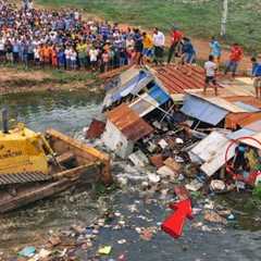 +Great new project!! Complete 100% clearing, pushing soil, garbage in water the houses by Bulldozer