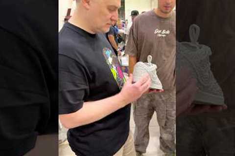 Dad went sneaker shopping for his son… who won the deal?? 😳