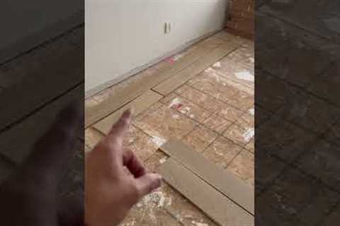 Hardwood flooring - DONT MAKe THe MISTaKE of installing it in the wrong direction!  #hardwood #diy