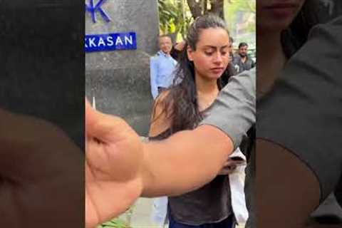 Nysa Devgan Ignores Paparazzi, walks past without posing #shorts #nysadevgan