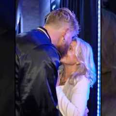 Jake Paul Hugged his Mother Before Boxing Match 🥹💕 #jakepaul #viral #funny #boxing #breakingnews