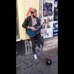 Streetmusician sings - Original singer comes along and joins him