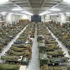 How Aircraft Carrier Crews EAT, SHOWER & SLEEP on MASSIVE Aircraft Carrier