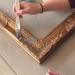 HOW TO ANTIQUE A FRAME USING CHALK PAINT. TIPS AND TRICKS TO GET A BEAUTIFUL ANTIQUE FINISH.