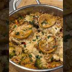 One Pan Chicken & Rice Dinner😋 #recipe #food #explorepage #shorts #cooking