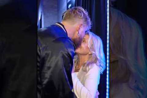 Jake Paul Hugged his Mother Before Boxing Match 🥹💕 #jakepaul #viral #funny #boxing #breakingnews