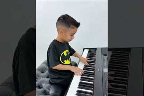 5 Year Old Plays Fur Elise by Beethoven! 💙 - Jelijah Diaz