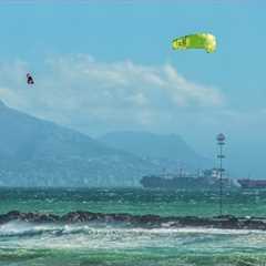 MOST EXTREME SPORT -Tricks and Crash Kitesurf - Awaiting Red Bull King Of The Air
