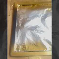 How I transformed my old black picture frame to Gold #shorts #diy #youtubeshorts 🖼️⚜️