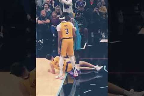 Always Protect Your Teammates #viral #sports #basketball #trending #new #cold #comeback