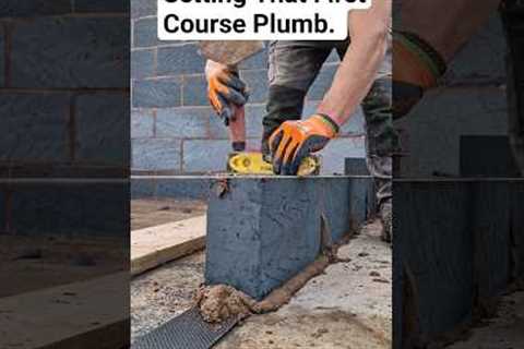 Level across the top of your block to make your wall go up straight #bricklayer #work #tips