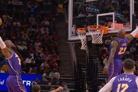 LeBron James puts on a DUNK SHOW in 1st half vs Rockets 🔥🔥